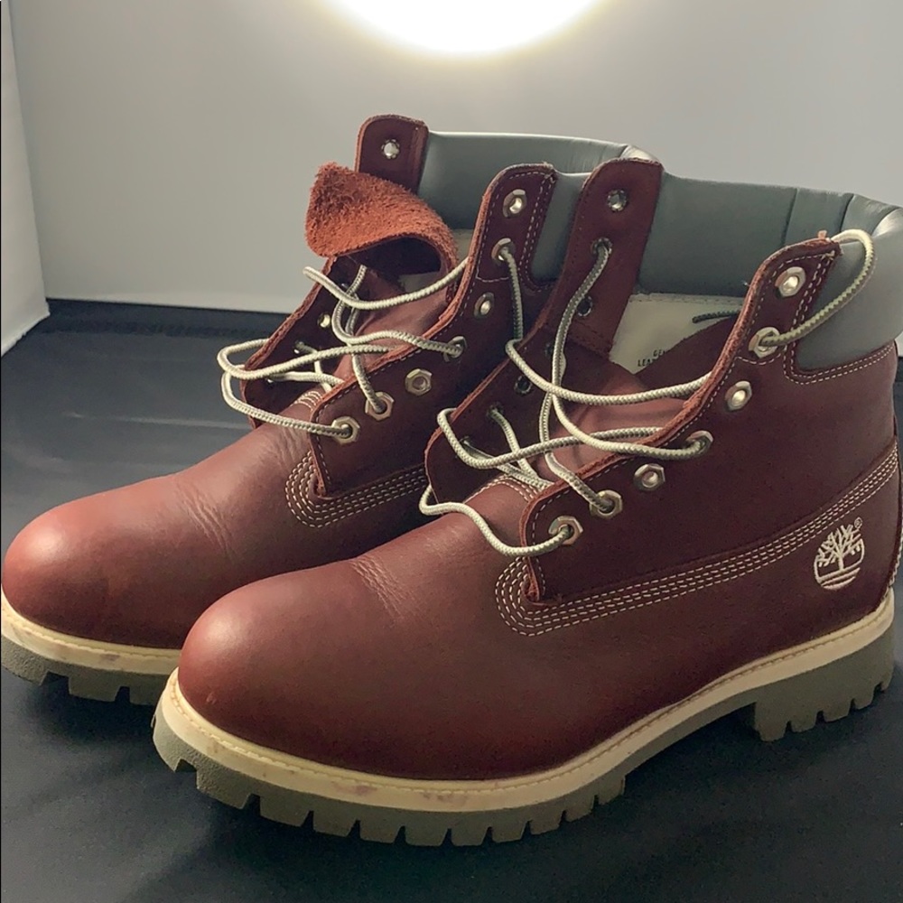 Men’s Timberland boots. Size 9M
